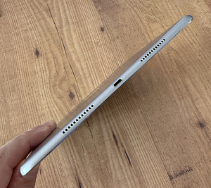 iPad Pro 9.7" Wi-Fi 256GB (3 foto / 6)