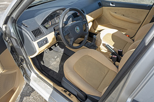 Škoda Fabia 2002 (8 foto / 10)