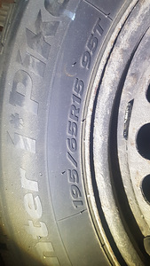 Hankook talverehvid 195/65/R15 95T + veljed (2 foto / 3)