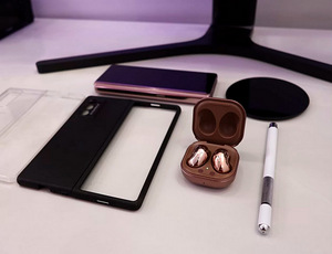 Samsung Galaxy Z Fold 2 (6 фото из 6)