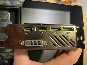 Radeon R9 390 Gigabyte (2 фото из 5)