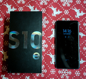 Samsung Galaxy S10e (7 foto / 7)