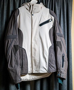 Dainese kerge motojope suurus L (1 foto / 3)