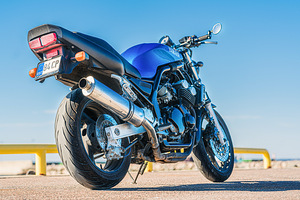 Yamaha FZS 600 (2 foto / 2)