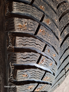 Продается одна шина Michelin 225/55/17 (1 фото из 3)