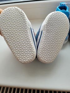 Детские тапочки NEW (3 фото из 6)
