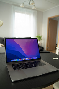 Macbook Pro 15 tolli, 2016 touchbariga (1 foto / 5)
