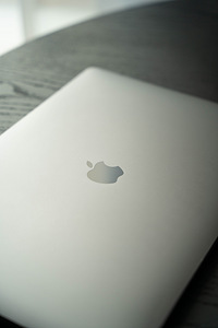 Macbook Pro 15 tolli, 2016 touchbariga (2 foto / 5)
