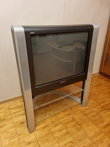 Televiisor koos alusega (2 foto / 7)