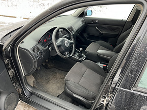 Volkswagen Golf 2.0 (8 foto / 12)