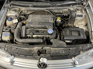 Volkswagen Golf 1.4 (12 foto / 12)