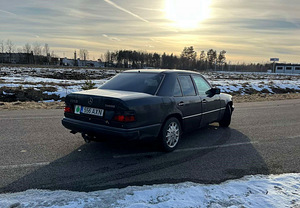 Mercedes-Benz 300 Turbo 3.0 R6 OM 603 D 30 A 108kW (2 foto / 15)