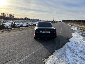 Mercedes-Benz 300D TURBO (4 foto / 12)