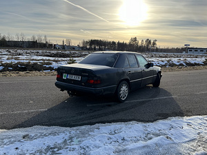 Mercedes-Benz 300D TURBO (5 foto / 12)