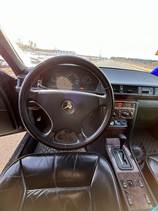 Mercedes-Benz 300D TURBO (10 foto / 12)