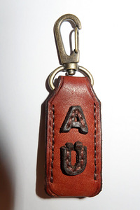 Кожаный брелок для ключей с потайным отсеком