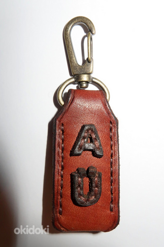 Кожаный брелок для ключей с потайным отсеком (фото #1)