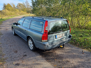 Volvo V70 (11 фото из 14)
