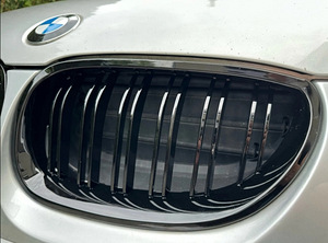 BMW e60/61 Передняя решетка (Новые) (3 фото из 3)