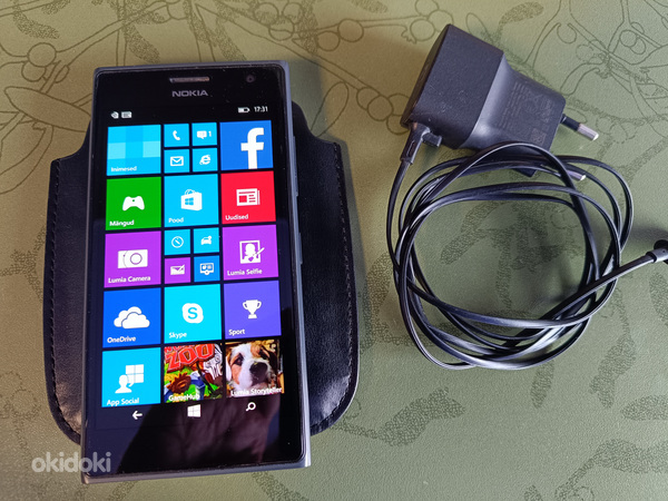Nokia Lumia 735 (фото #1)