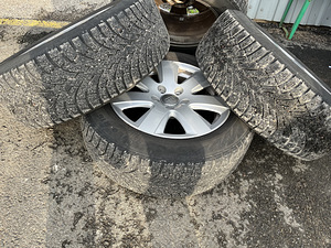 Audi 16” 205/60/16 M+S 5mm (2 foto / 4)
