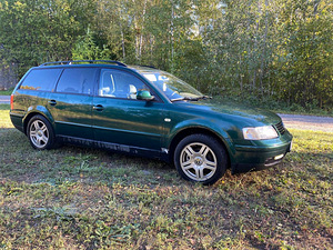 VOLKSWAGEN PASSAT (2 foto / 4)