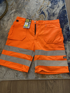 Töölühikesed püksid (1 foto / 1)