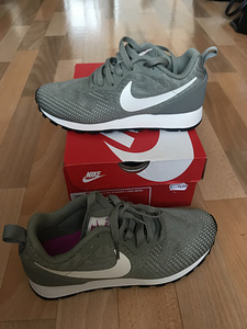 Кроссовки Nike новые (2 фото из 4)