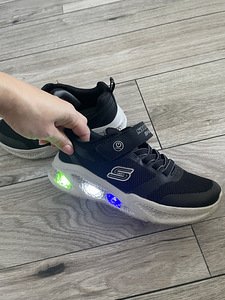 Skechers tossud 33 suurus