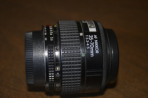 Nikon AF Nikkor 35-70mm 1: 3.3-4.5 (MKI) (3 foto / 10)