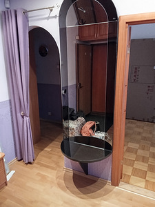 Зеркало с часами (1 фото из 2)