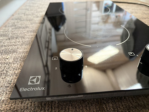 Electrolux — встраиваемая стеклокерамическая электрическая варочная панель (2 фото из 3)