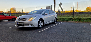 Toyota Avensis (2 foto / 9)