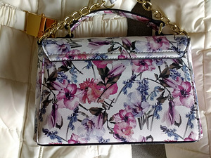 Guess Limited Edition kott, uueväärne (3 foto / 3)