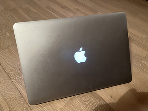 MacBook Pro 15 retina (2 фото из 3)