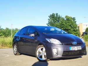 Toyota prius (1 foto / 4)