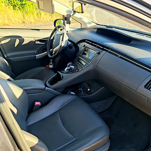 Toyota prius (3 foto / 4)