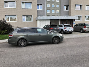 Toyota Avensis 1.8 T27, универсал. (13 фото из 13)