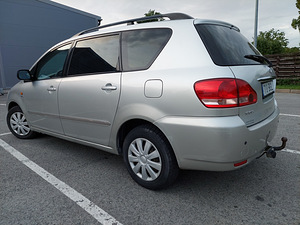 Toyota Avensis Verso 2.0 dis 85kw manual (4 foto / 9)