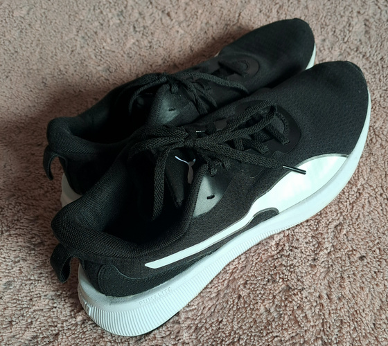 Женские кроссовки Puma.