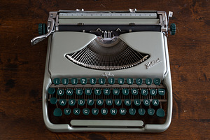 1957a. Väike haruldane trükimasin kirjutusmasin Kolibri (2 foto / 6)