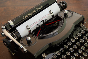 1936 г. американская пишущая машинка Remington Rand Model 1 (4 фото из 5)