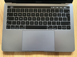 Apple MacBook Pro 13" 2019, i5 2,4GHz / 8GB / 256GB (2 foto / 5)