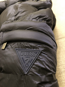 Guess куртку. Новый (4 фото из 8)