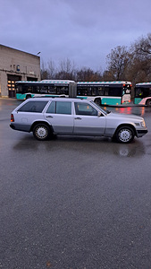 Mercedes-Benz E 2.5 D (8 foto / 11)