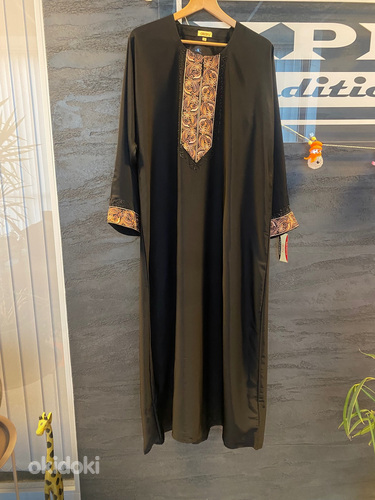 Новое черное платье-макси из кафтана с красивой вышивкой (фото #1)