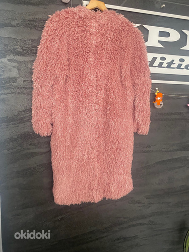 Красивая и стильная нежно-розовая меховая куртка/легкое пальто (фото #3)