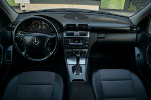 M: Mercedes-Benz C 320 Avantgarde 3.0 165kW (12 foto / 14)