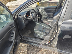 Toyota avensis (13 foto / 13)