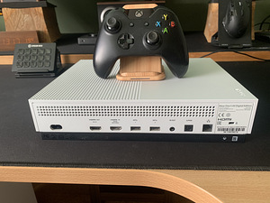 Xbox один с (1 фото из 3)